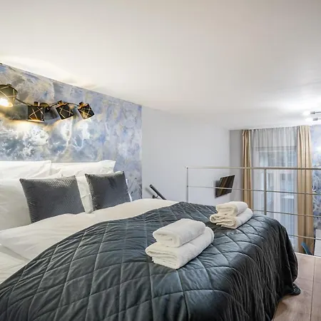 Petite Elegance * Budapeste