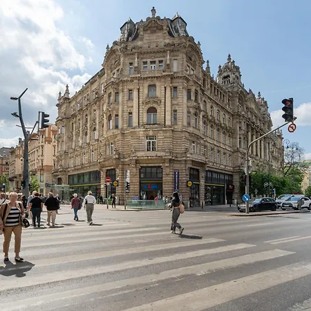 Petite Elegance * Budapest