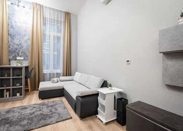 Petite Elegance Budapesta