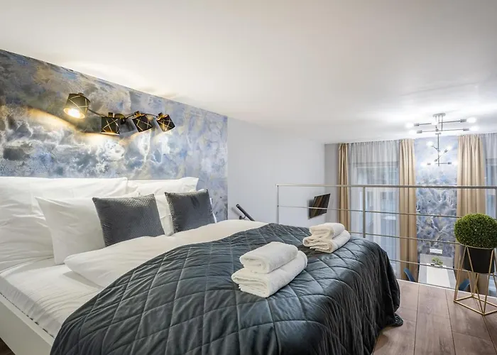 Petite Elegance * Budapesta