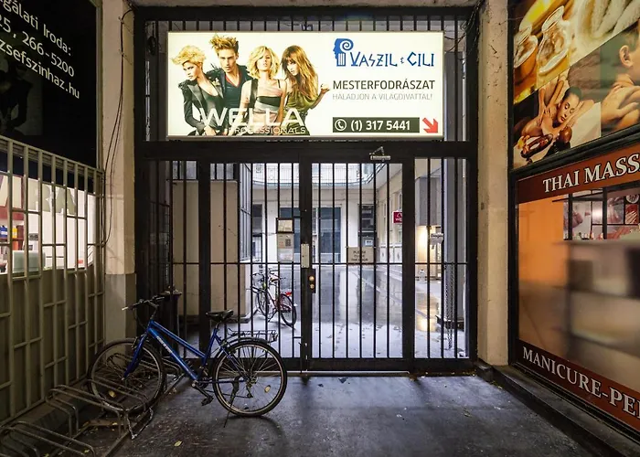 Petite Elegance Budapesta