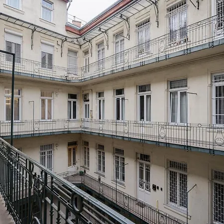 Petite Elegance * Budapeszt