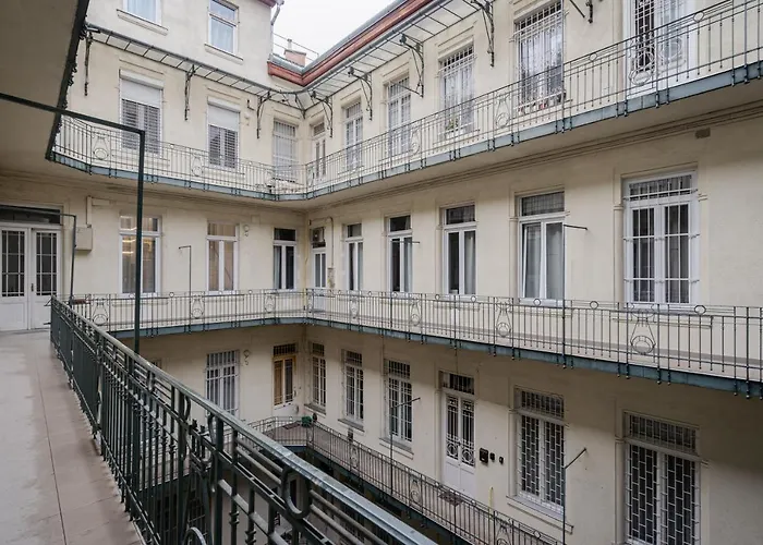Petite Elegance * Budapest